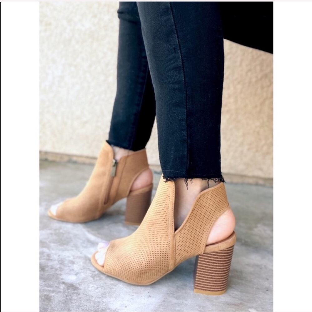 (LAST) Sloan Bootie - Picture 3 of 4